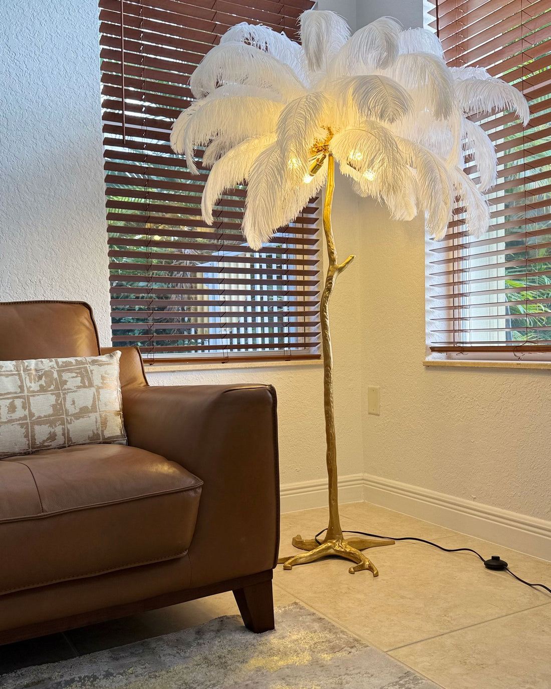 Ostrich Feather Luxury Floor Lamp - LM1016 - Lumora