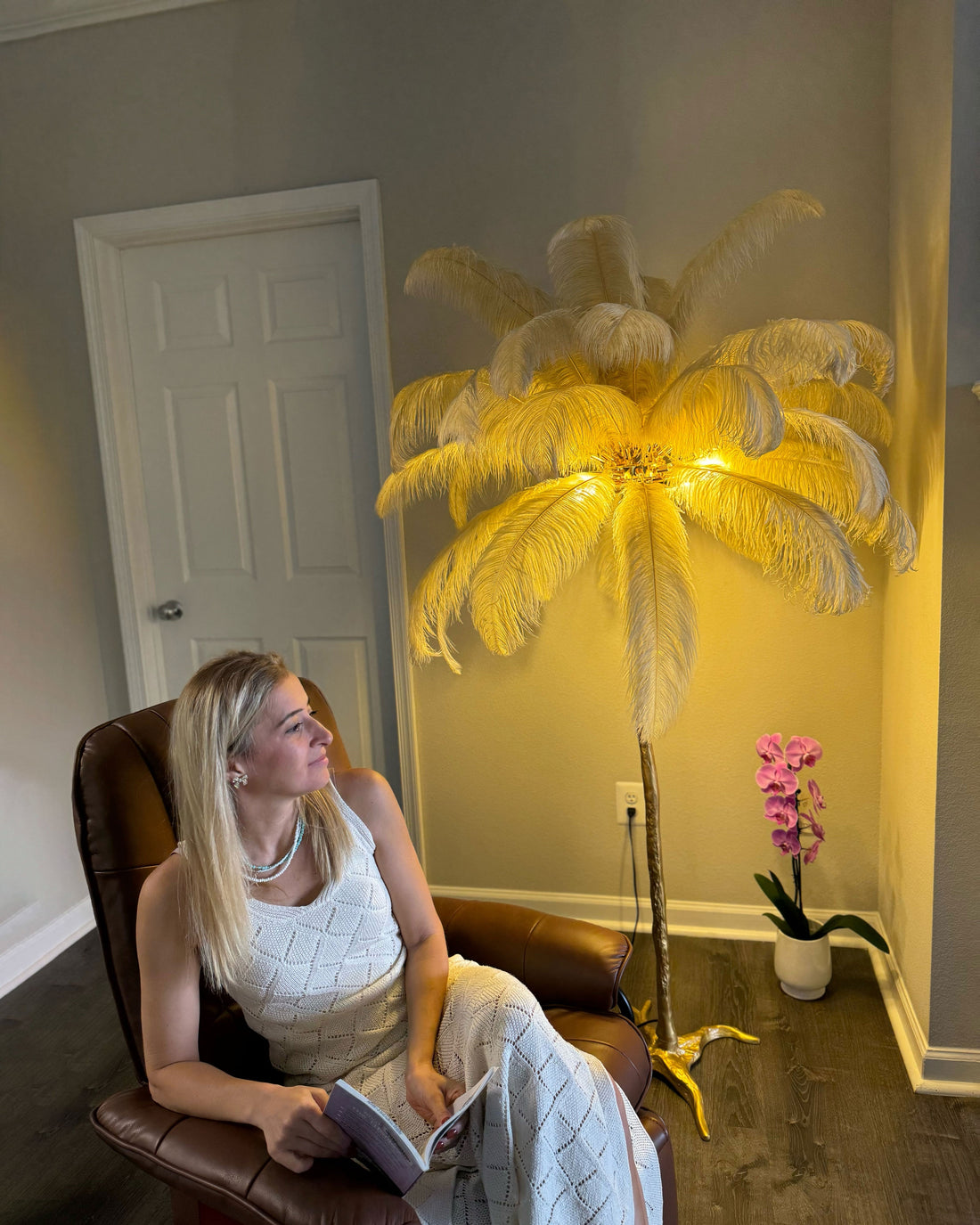 Ostrich Feather Luxury Floor Lamp - LM1016 - Lumora